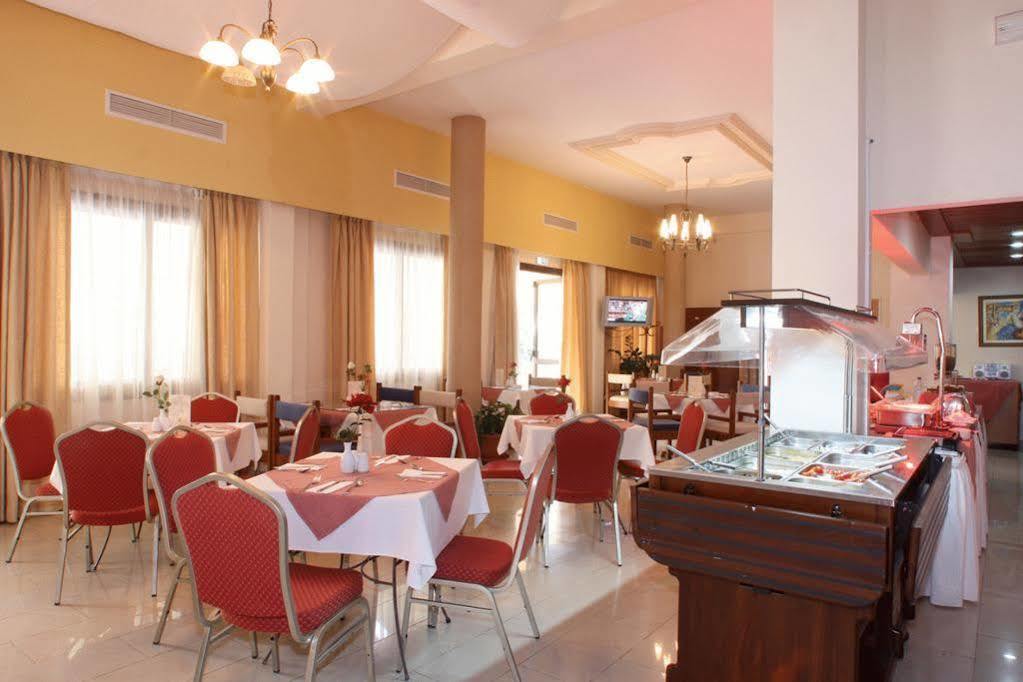 Crown Inn Hotel Nicosia Étterem fotó