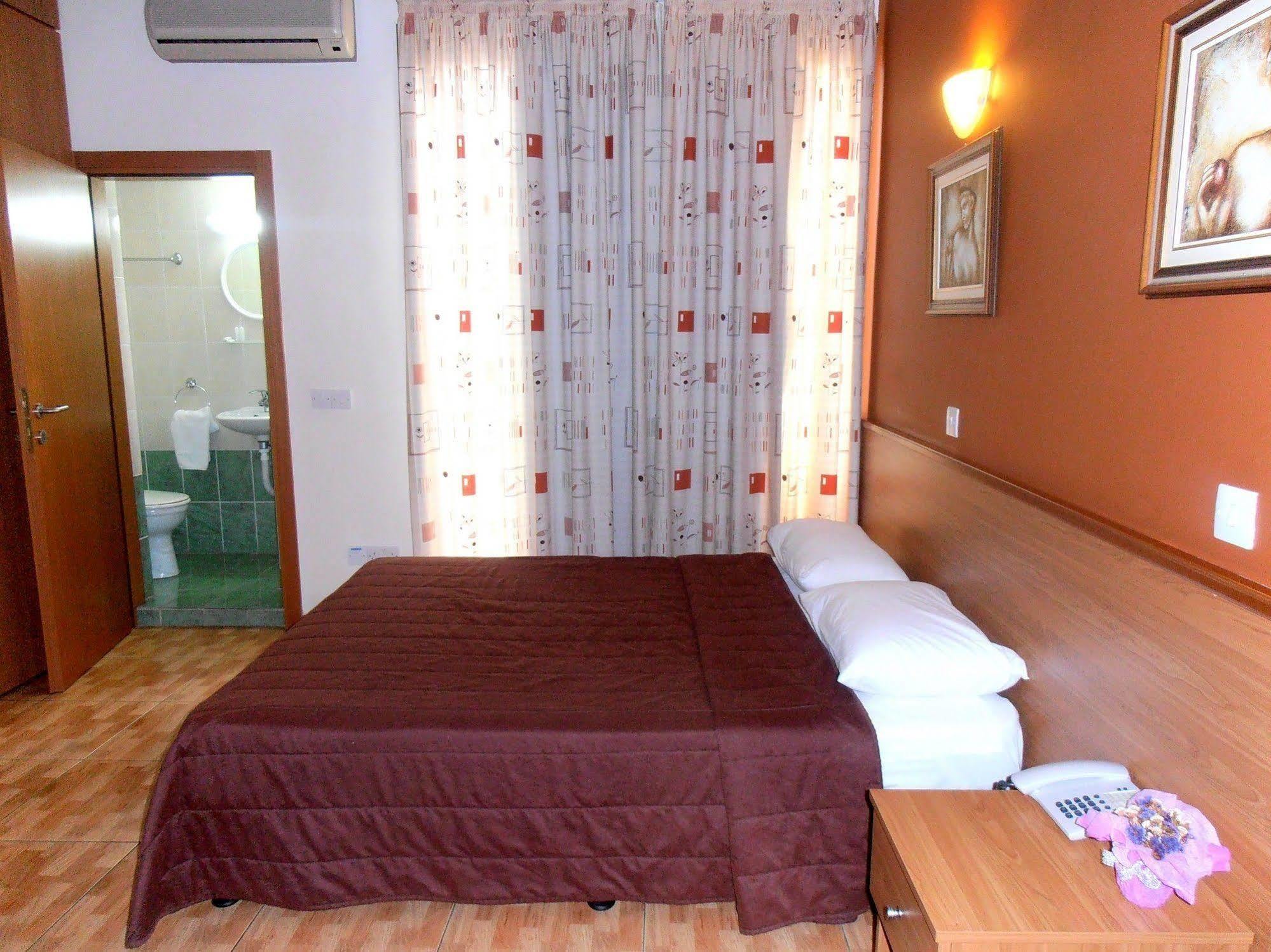 Crown Inn Hotel Nicosia Kültér fotó